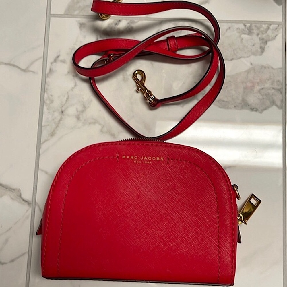 MARC JACOBS NEW YORK RED LEATHER DOME CROSSBODY